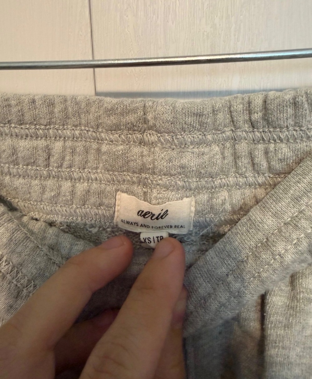Aerie Grey Fleece Raw Hem Lounge Shorts XS VGUC - Picture 2 of 3